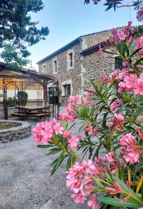 Hôtel du cros d'Auzon Saint-Maurice-d'Ardeche Exterior foto