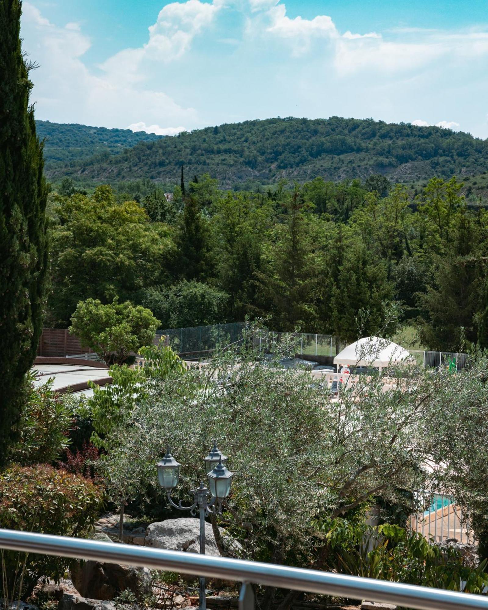 Hôtel du cros d'Auzon Saint-Maurice-d'Ardeche Exterior foto
